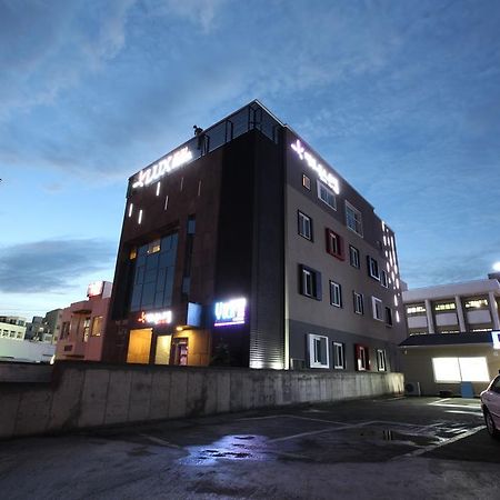 Jeju Lux Hotel Oso-ri Exterior photo