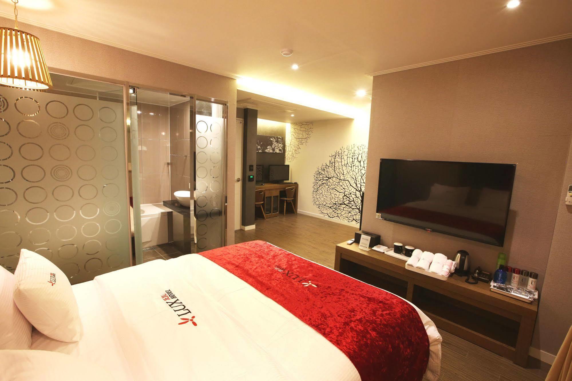 Jeju Lux Hotel Oso-ri Exterior photo